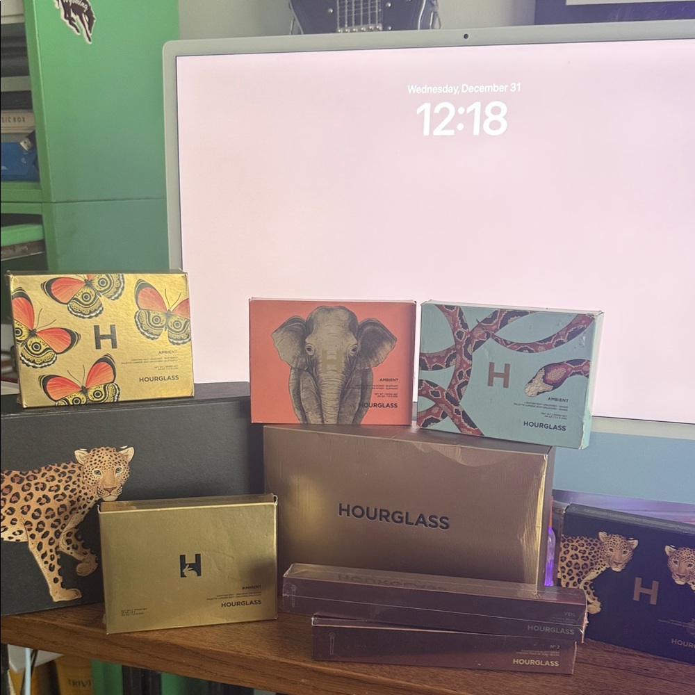 Hourglass Animal-Themed Makeup Set with Gold and Brown Accents